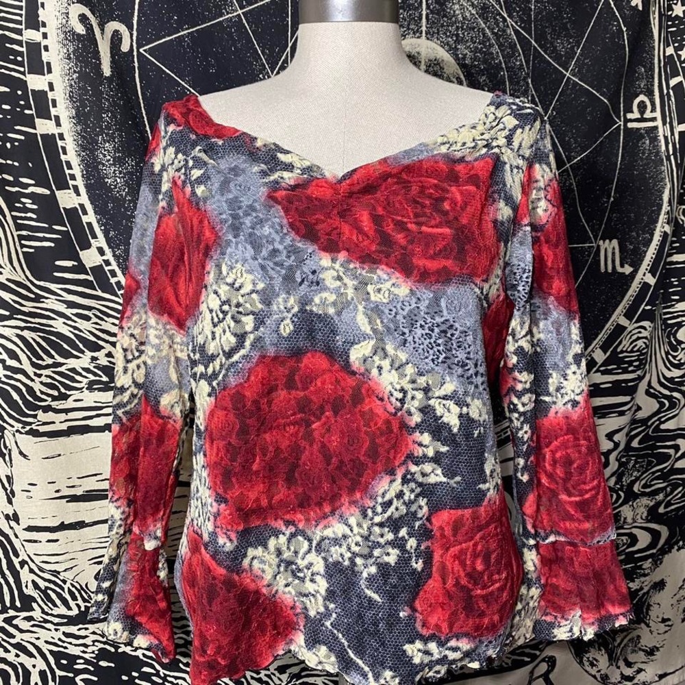 Floral lace long sleeve top